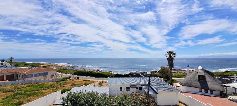 4 Bedroom Property for Sale in Perlemoenbaai Western Cape